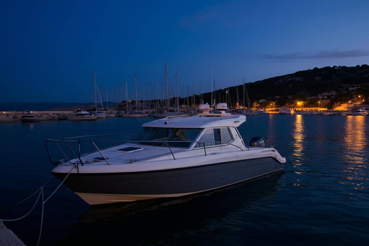 Miracolo ad Ancona: uomo salvato dopo un tuffo in mare durante un incidente in barca